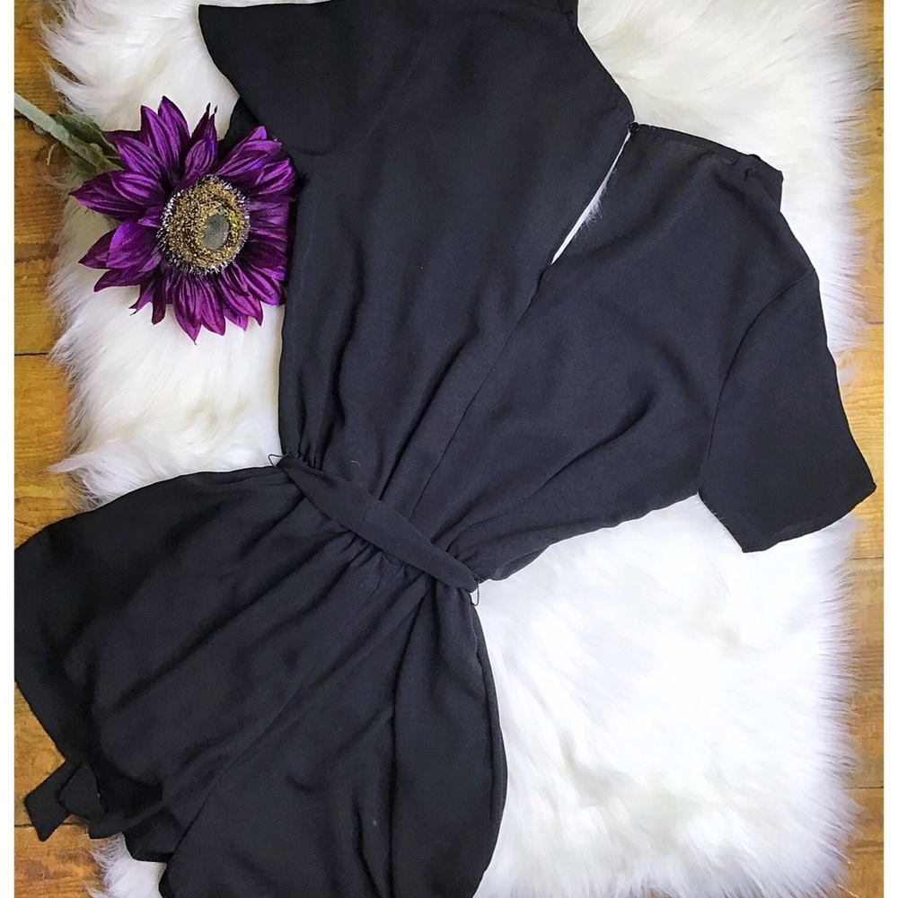 Charles Henry V Neck Romper - Picture 4 of 4